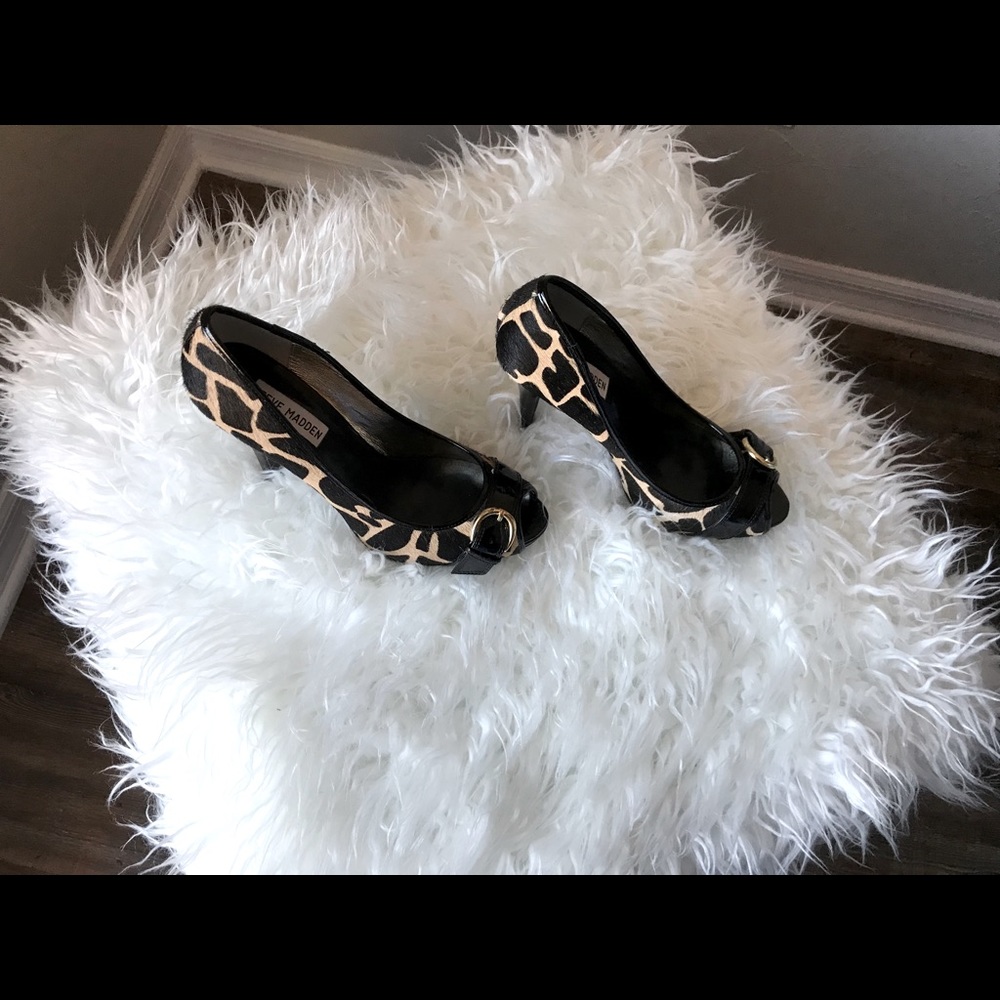 STEVE MADDEN LEZLIE PEEP TOE BOMBA PUMPS